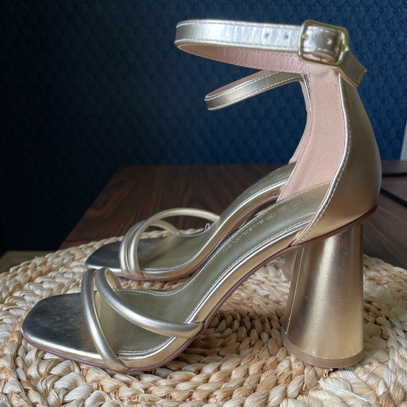 BCBGeneration Patricia Gold Strappy Heeled Sandal Chunky Heel Size 6 Summer - Picture 4 of 9